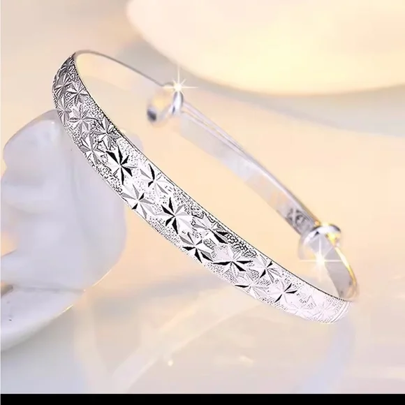 925 Sterling Silver Diamond Cut Bracelet - Picture 7 of 10